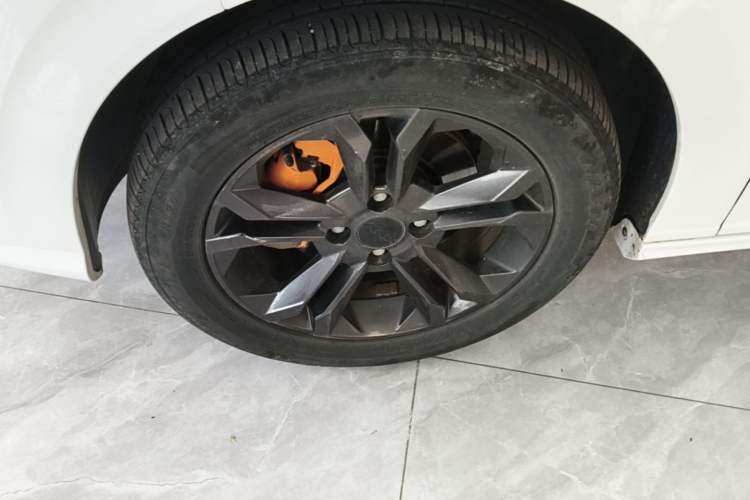 Used Dongfeng Aeolus Yixuan 2023 Mach Edition 1.5L Automatic Chasing Wind Version Left Front Wheel Hub