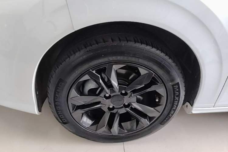 Used Dongfeng Aeolus Yixuan 2023 Mach Edition 1.5L Automatic Chasing Wind Version Left Front Wheel Hub