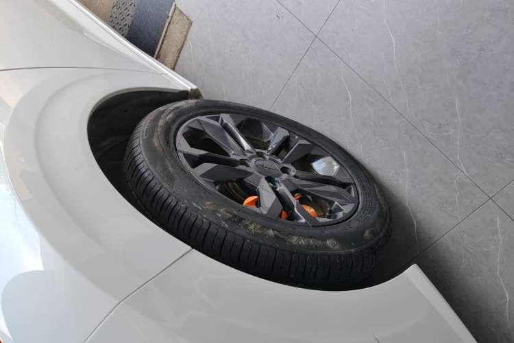 Used Dongfeng Aeolus Yixuan 2023 Mach Edition 1.5L Automatic Chasing Wind Version Left Front Wheel Hub