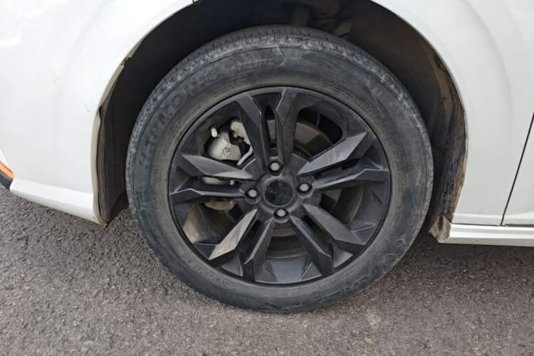 Used Dongfeng Aeolus Yixuan 2023 Mach Edition 1.5L Automatic Chasing Wind Version Left Front Wheel Hub