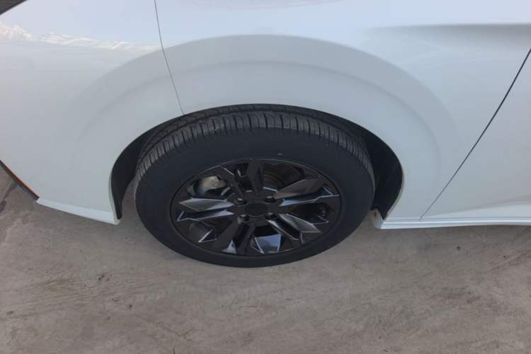 Used Dongfeng Aeolus Yixuan 2023 Mach Edition 1.5L Automatic Chasing Wind Version Left Front Wheel Hub