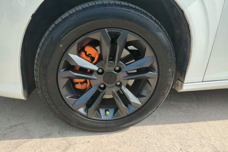 Used Dongfeng Aeolus Yixuan 2023 Mach Edition 1.5L Automatic Chasing Wind Version Left Front Wheel Hub