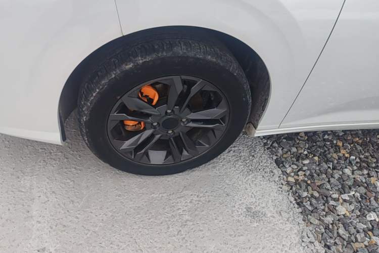 Used Dongfeng Aeolus Yixuan 2023 Mach Edition 1.5L Automatic Chasing Shadow Version Left Front Wheel Hub