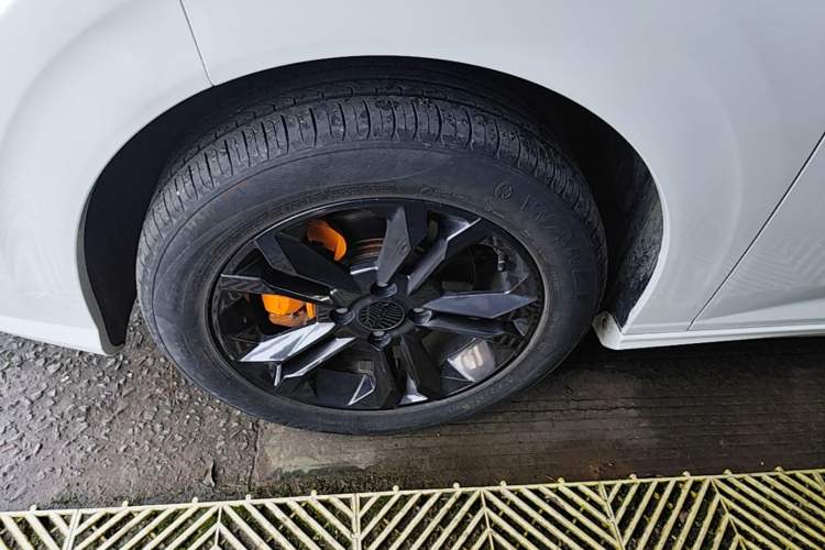 Used Dongfeng Aeolus Yixuan 2023 Mach Edition 1.5L Automatic Chasing Wind Version Left Front Wheel Hub