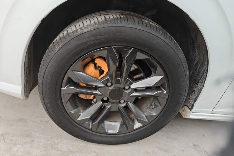Used Dongfeng Aeolus Yixuan 2023 Mach Edition 1.5L Automatic Chasing Wind Version Left Front Wheel Hub