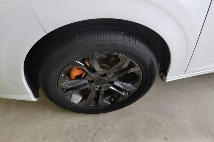 Used Dongfeng Aeolus Yixuan 2023 Mach Edition 1.5L Automatic Chasing Shadow Version Left Front Wheel Hub