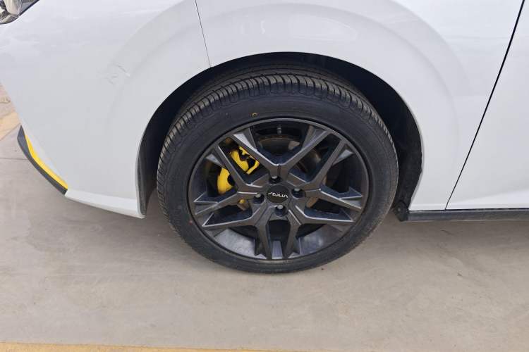Used Dongfeng Aeolus Yixuan 2023 Mach Edition 1.5T Automatic Pursuit Rider Version Left Front Wheel Hub