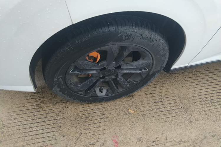 Used Dongfeng Aeolus Yixuan 2023 Mach Edition 1.5L Automatic Chasing Wind Version Left Front Wheel Hub