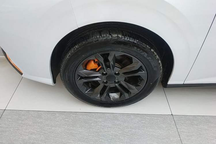 Used Dongfeng Aeolus Yixuan 2023 Mach Edition 1.5L Automatic Chasing Wind Version Left Front Wheel Hub