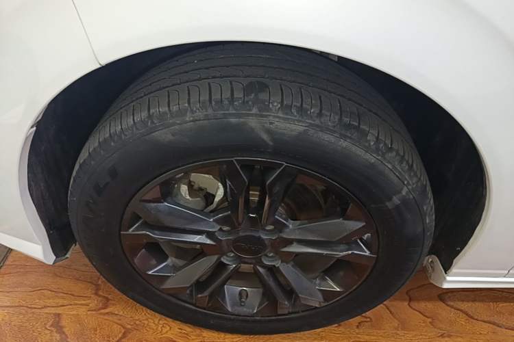 Used Dongfeng Aeolus Yixuan 2023 1.5L Automatic Glory Edition Left Front Wheel Hub
