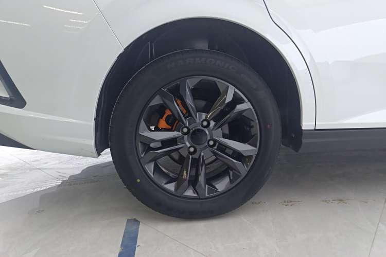 Used Dongfeng Aeolus Yixuan 2023 Mach Edition 1.5L Automatic Chasing Shadow Version Left Front Wheel Hub