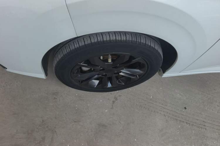Used Dongfeng Aeolus Yixuan 2023 1.5L Automatic Glory Edition Left Front Wheel Hub