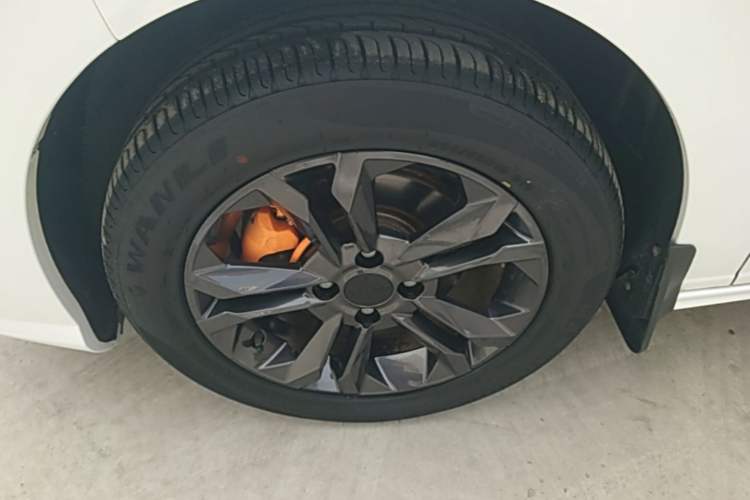 Used Dongfeng Aeolus Yixuan 2023 Mach Edition 1.5L Automatic Chasing Wind Version Left Front Wheel Hub