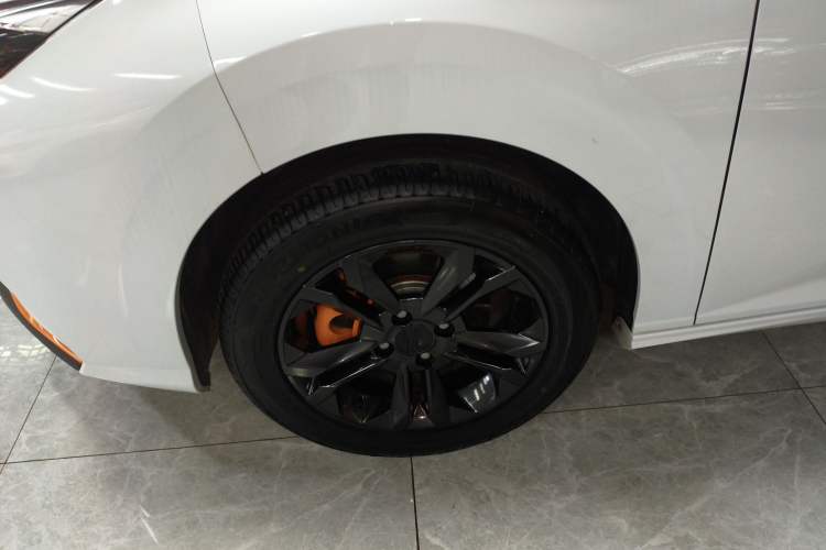 Used Dongfeng Aeolus Yixuan 2023 Mach Edition 1.5L Automatic Chasing Wind Version Left Front Wheel Hub
