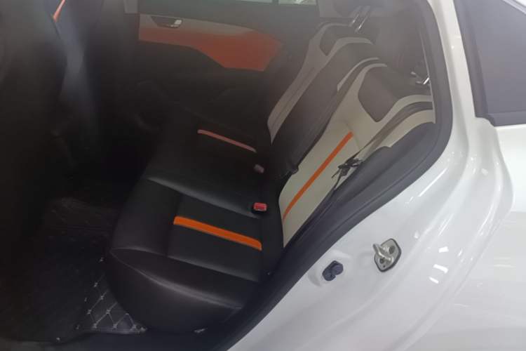Used Dongfeng Aeolus Yixuan 2023 Mach Edition 1.5L Automatic Chasing Wind Version Left Rear Seat