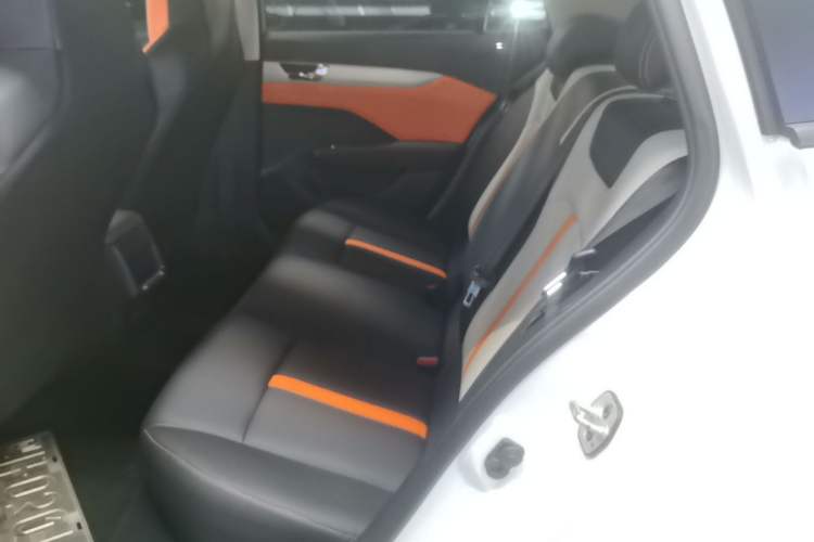 Used Dongfeng Aeolus Yixuan 2023 Mach Edition 1.5L Automatic Chasing Wind Version Left Rear Seat