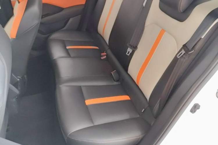 Used Dongfeng Aeolus Yixuan 2023 Mach Edition 1.5L Automatic Chasing Wind Version Left Rear Seat