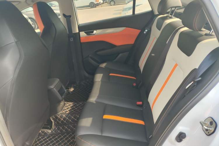 Used Dongfeng Aeolus Yixuan 2023 Mach Edition 1.5L Automatic Chasing Wind Version Left Rear Seat