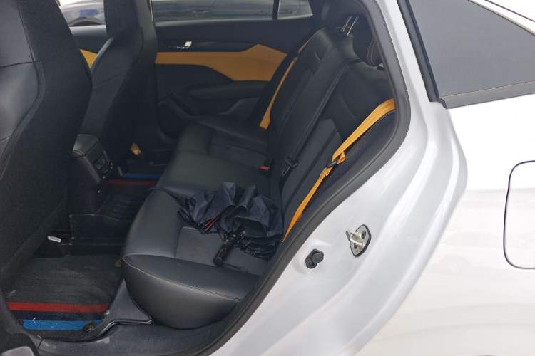 Used Dongfeng Aeolus Yixuan 2023 Mach Edition 1.5T Automatic Pursuit Rider Version Left Rear Seat