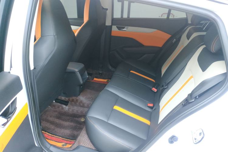Used Dongfeng Aeolus Yixuan 2023 Mach Edition 1.5L Automatic Chasing Wind Version Left Rear Seat