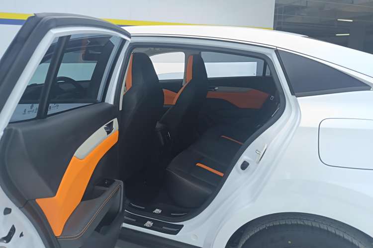 Used Dongfeng Aeolus Yixuan 2023 Mach Edition 1.5L Automatic Chasing Shadow Version Left Rear Seat