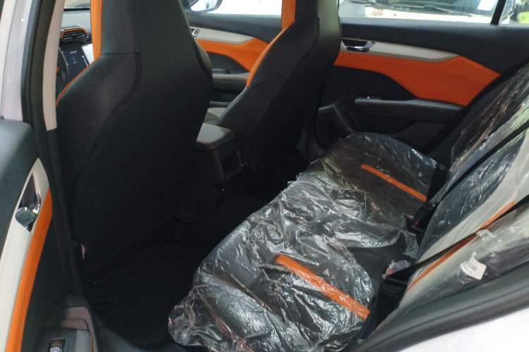 Used Dongfeng Aeolus Yixuan 2023 Mach Edition 1.5L Automatic Chasing Wind Version Left Rear Seat
