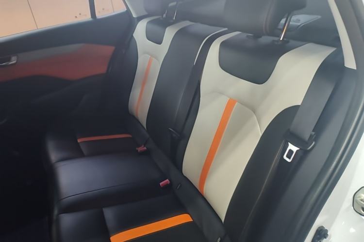 Used Dongfeng Aeolus Yixuan 2023 Mach Edition 1.5L Automatic Chasing Wind Version Left Rear Seat