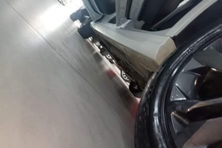 Used Dongfeng Aeolus Yixuan 2023 Mach Edition 1.5L Automatic Chasing Wind Version Left Side Sill