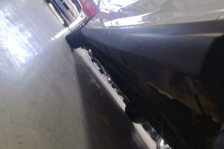 Used Dongfeng Aeolus Yixuan 2023 Mach Edition 1.5L Automatic Chasing Wind Version Left Side Sill