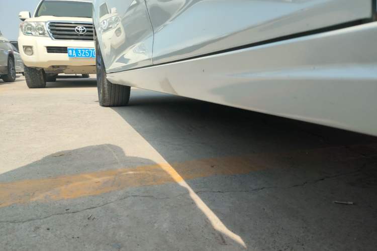 Used Dongfeng Aeolus Yixuan 2023 Mach Edition 1.5L Automatic Chasing Wind Version Left Side Sill