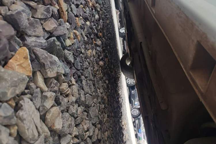 Used Dongfeng Aeolus Yixuan 2023 Mach Edition 1.5L Automatic Chasing Shadow Version Left Side Sill
