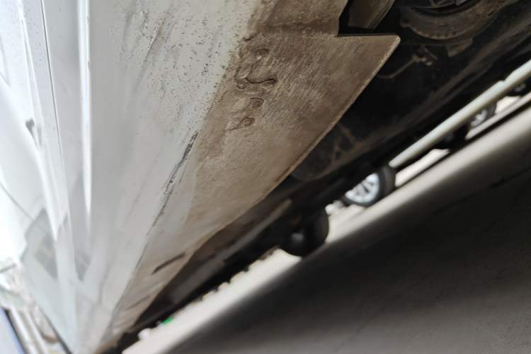 Used Dongfeng Aeolus Yixuan 2023 Mach Edition 1.5L Automatic Chasing Wind Version Left Side Sill