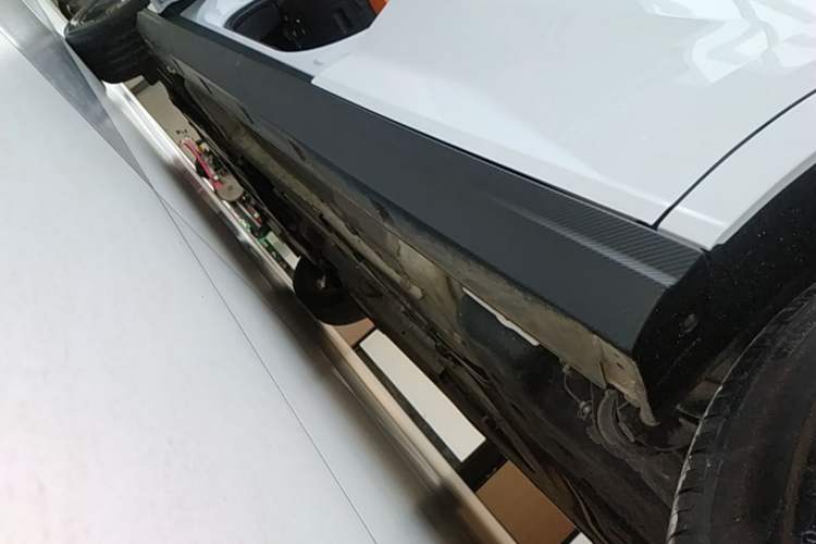 Used Dongfeng Aeolus Yixuan 2023 Mach Edition 1.5L Automatic Chasing Wind Version Left Side Sill