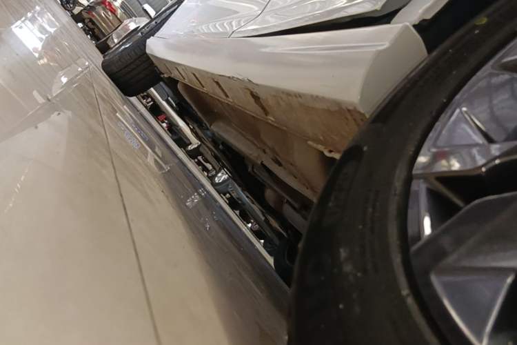 Used Dongfeng Aeolus Yixuan 2023 Mach Edition 1.5L Automatic Chasing Wind Version Left Side Sill
