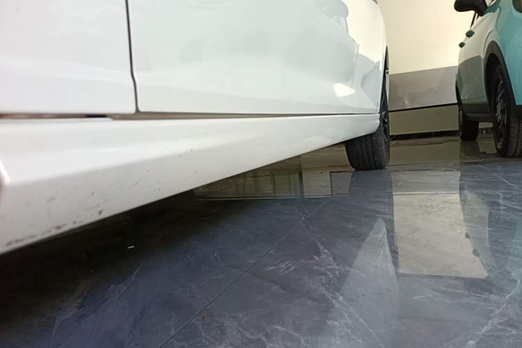 Used Dongfeng Aeolus Yixuan 2023 Mach Edition 1.5L Automatic Chasing Wind Version Left Side Sill
