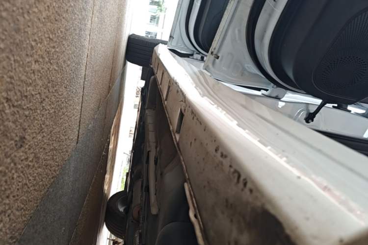 Used Dongfeng Aeolus Yixuan 2023 Mach Edition 1.5L Automatic Chasing Wind Version Left Side Sill