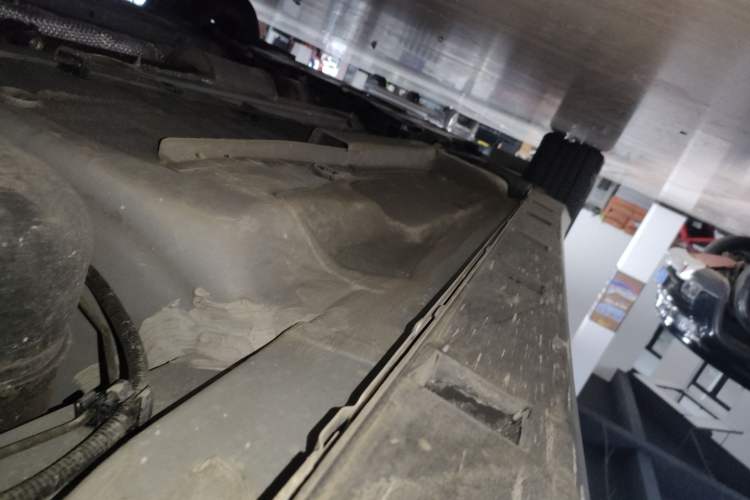 Used Dongfeng Aeolus Yixuan 2023 Mach Edition 1.5L Automatic Chasing Wind Version Left Side Sill