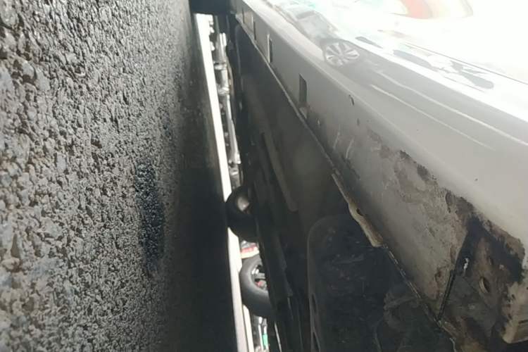 Used Dongfeng Aeolus Yixuan 2023 Mach Edition 1.5L Automatic Chasing Wind Version Left Side Sill