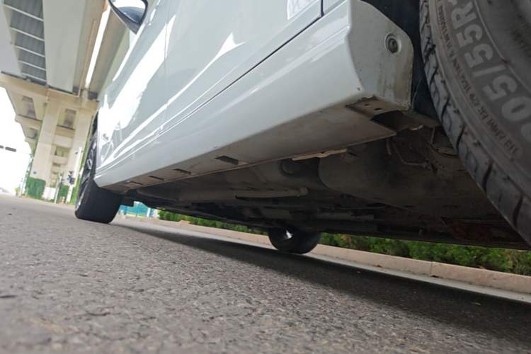 Used Dongfeng Aeolus Yixuan 2023 Mach Edition 1.5L Automatic Chasing Wind Version Left Side Sill