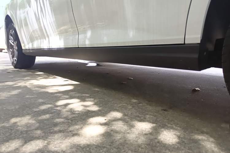 Used Dongfeng Aeolus Yixuan 2023 Mach Edition 1.5L Automatic Chasing Wind Version Left Side Sill