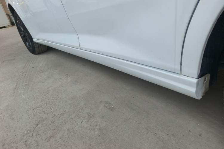Used Dongfeng Aeolus Yixuan 2023 1.5L Automatic Glory Edition Left Side Sill