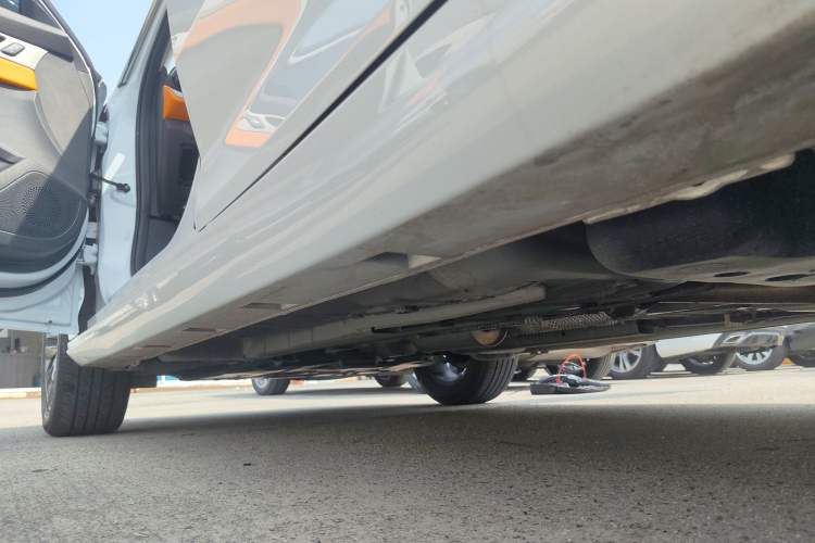 Used Dongfeng Aeolus Yixuan 2023 Mach Edition 1.5L Automatic Chasing Wind Version Left Side Sill