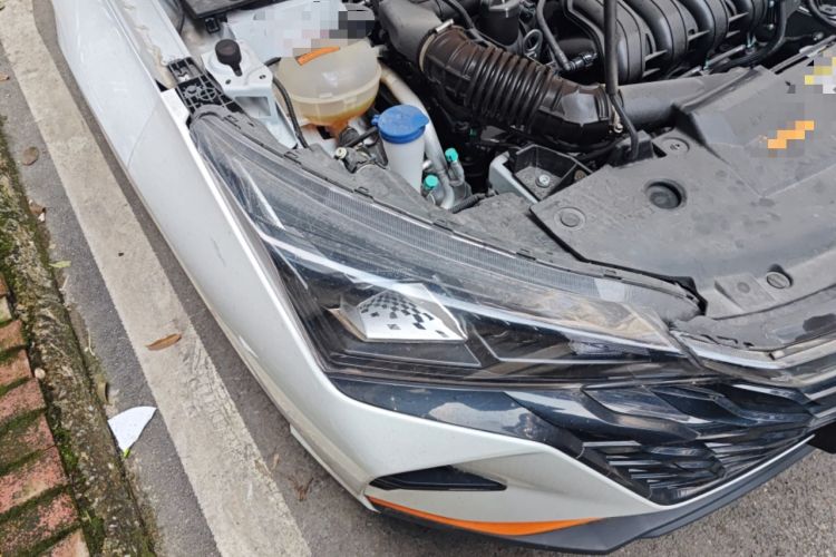 Used Dongfeng Aeolus Yixuan 2023 Mach Edition 1.5L Automatic Chasing Shadow Version Right Front Headlight