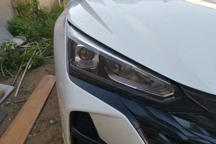 Used Dongfeng Aeolus Yixuan 2023 1.5L Automatic Glory Edition Right Front Headlight