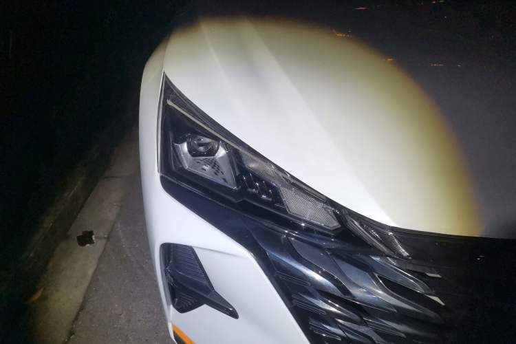 Used Dongfeng Aeolus Yixuan 2023 Mach Edition 1.5L Automatic Chasing Shadow Version Right Front Headlight