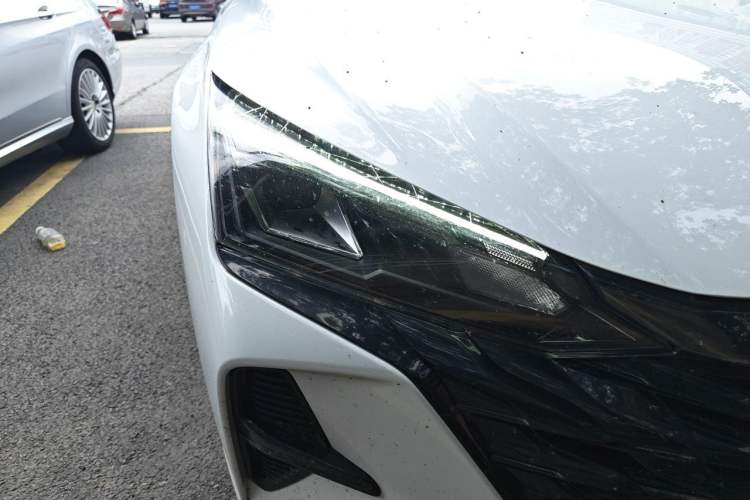 Used Dongfeng Aeolus Yixuan 2023 Mach Edition 1.5L Automatic Chasing Shadow Version Right Front Headlight