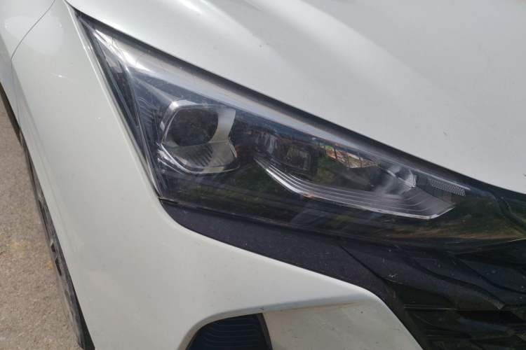 Used Dongfeng Aeolus Yixuan 2023 1.5L Automatic Glory Edition Right Front Headlight