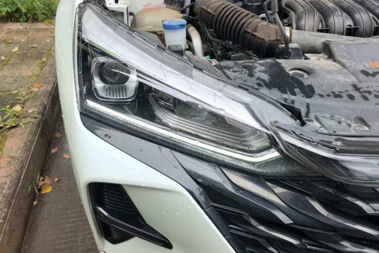 Used Dongfeng Aeolus Yixuan 2023 Mach Edition 1.5L Automatic Chasing Wind Version Right Front Headlight