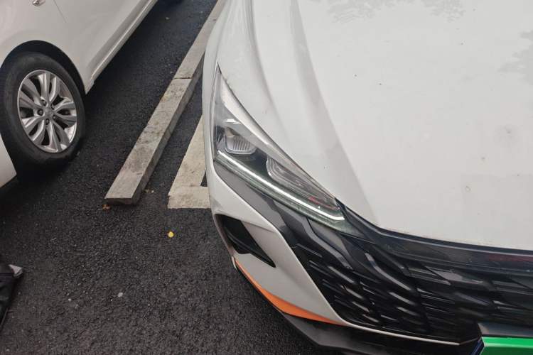 Used Dongfeng Aeolus Yixuan 2023 Mach Edition 1.5L Automatic Chasing Wind Version Right Front Headlight