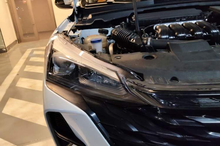 Used Dongfeng Aeolus Yixuan 2023 Mach Edition 1.5L Automatic Chasing Wind Version Right Front Headlight